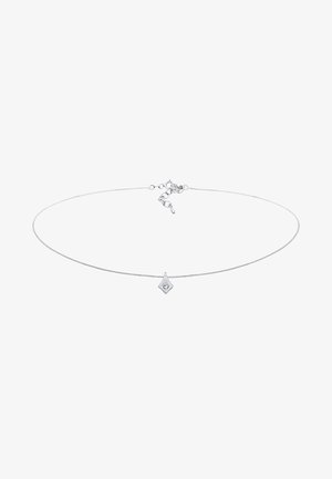 Silberne Kettenhalskette mit einem zarten, diamantförmigen Anhänger, der einen kleinen zentralen Edelstein enthält. Dünne, polierte Textur, verstellbare Länge.