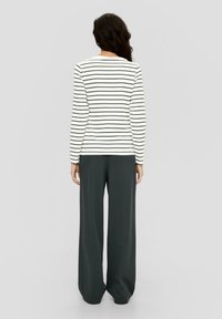 s.Oliver AUS STRETCH - Langarmshirt - olivgrün