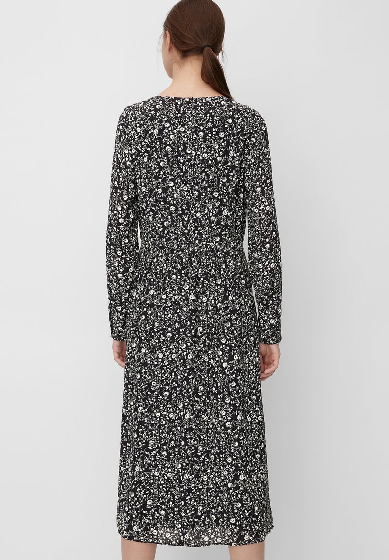 Marc O Polo Kleid Aus Fliessender Viskose Qualitat Denni Saty Black White Cerna Zalando Cz 