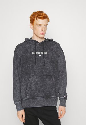 Felpa con cappuccio grigio scuro in morbido cotone, dal fit rilassato, con tasca frontale, cappuccio regolabile e logo "Tommy Jeans" sul petto.
