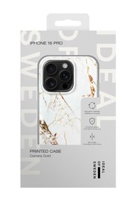 Coque pour iPhone 16 Pro avec motif marbre blanc et veines dorées, emballée dans une boîte grise étiquetée "Coque Imprimée Carrara Gold."
