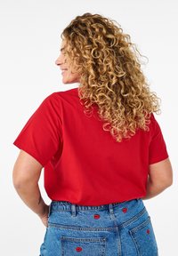 Zizzi T-shirts basic - salsa