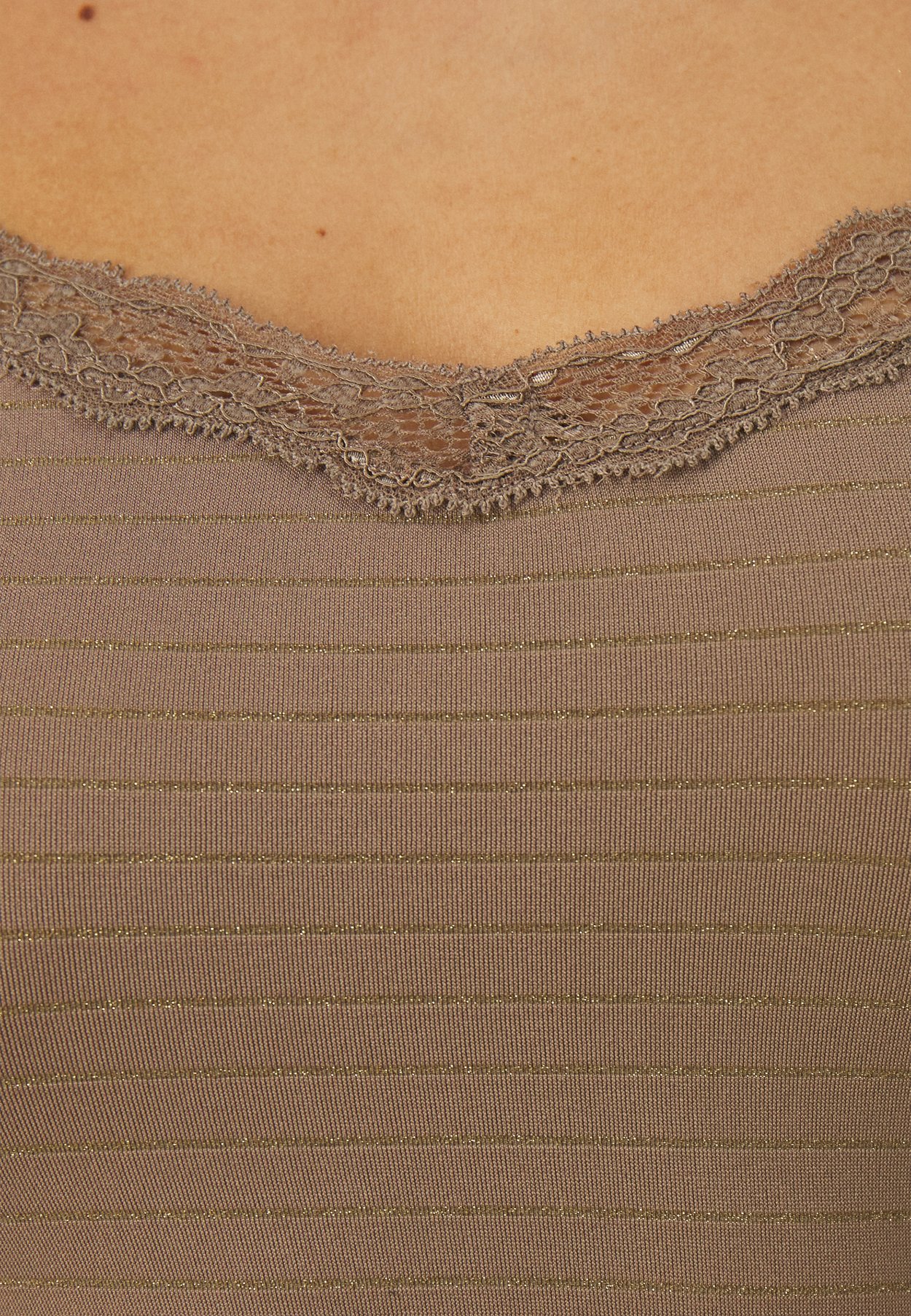 ONLVICKY CROPPED