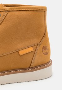 Timberland NEWMARKET CHUKKA - Snørestøvletter - wheat