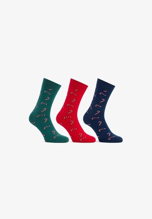 Zestaw trzech bawełnianych skarpetek z wzorem w pastylki cukrowe. Kolory to zieleń, czerwień i granat. Każda skarpeta ma ściągacz.