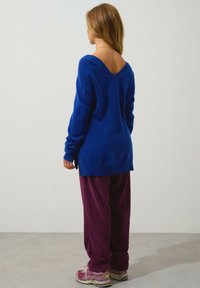 Authentic Cashmere COL V DEVANT ET DOS - Trui - overseas