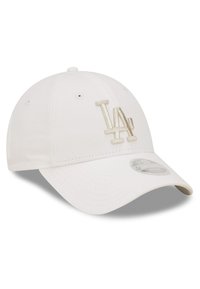 Gorra blanca con un logo bordado de "LA". Fabricada con un diseño estructurado, tiene una visera curva y ojetes de ventilación.