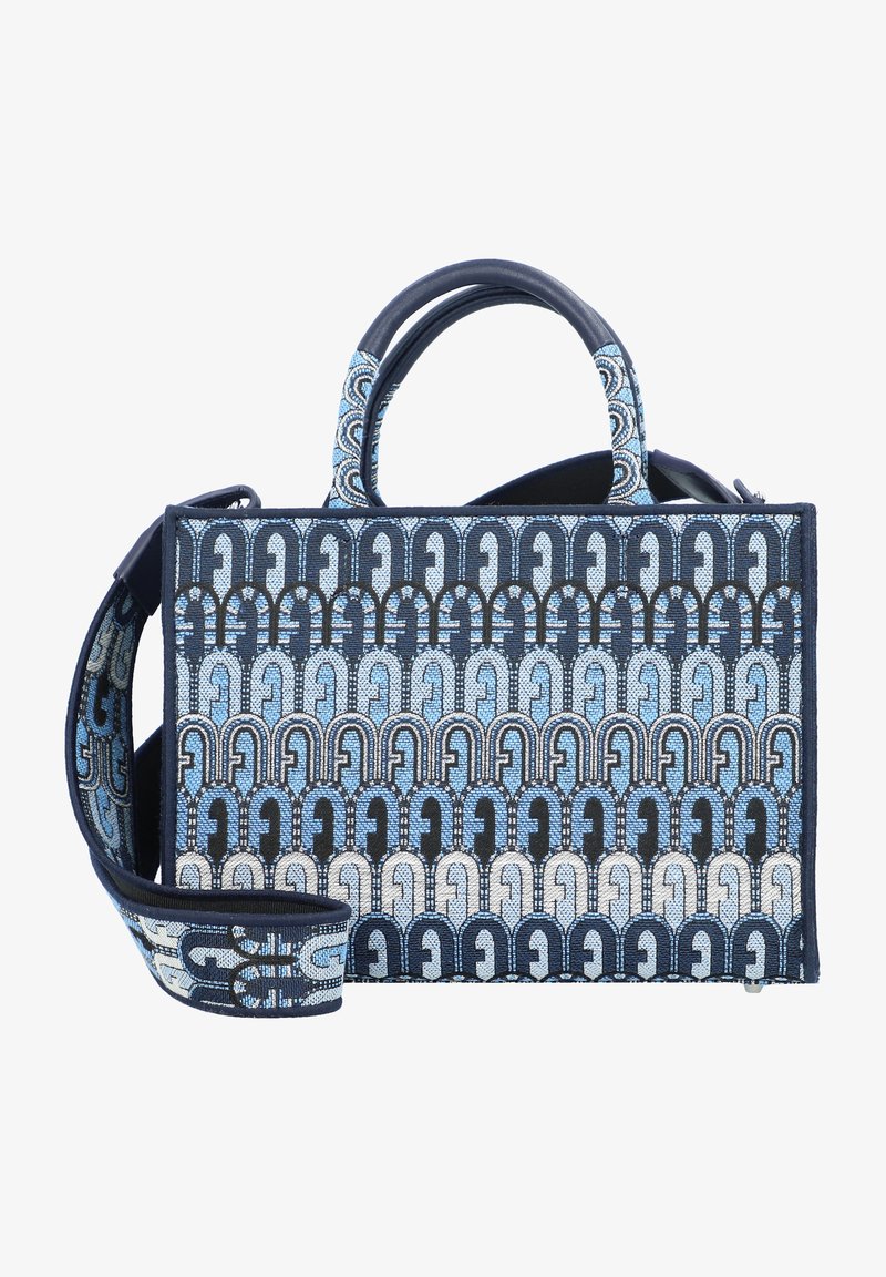 Sac à main rectangulaire bleu avec un motif d'arcs dans des tons de bleu et de blanc, avec deux poignées courtes et une large bandoulière.