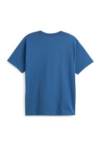 Camiseta de algodón azul con cuello redondo y mangas cortas, que presenta una textura suave y un color sólido sin ningún patrón ni acentos.