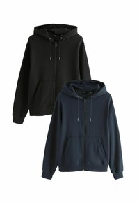 Dos sudaderas con capucha: una negra y otra azul marino. Ambas tienen un cremallera frontal, bolsillos y puños acanalados. Textura de tela suave.