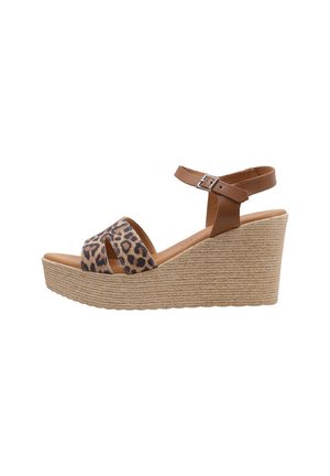 Sandales à plateforme avec des brides en simili cuir marron et une semelle intérieure à motif léopard. Semelle en wedge texturée en corde pour une hauteur et une stabilité accrues.