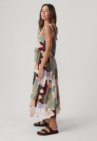 ST MRLO REMI TIERED - Dnevna haljina - natural geo print