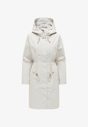 Jasnobeżowy płaszcz przeciwdeszczowy do kolan z regulowanym kapturem, przednim zamkiem na suwak, zatrzaskami i sznurkami do regulacji w talii i kapturze.