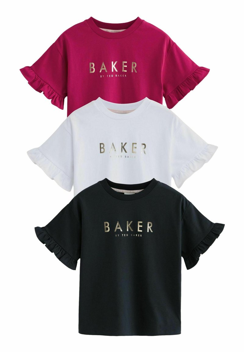 Kokvilnas T-krekli fuksiju, balti un melni. Īsas piedurknes ar frillēm. Zeltaina drukāta teksts: "BAKER by TED BAKER" centrā priekšā.