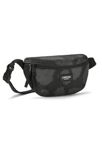 Čierna látková ľadvinka s abstraktnými tmavošedými vzormi, so zipsovými priehradkami a nastaviteľným pásom. Na prednej strane je nášivka s logom.