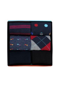 Set di sei paia di calze in una scatola. Presenta vari colori scuri, pattern come righe, pois, pesci e scozzese, con diverse texture.