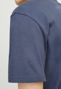 Jack & Jones RUNDHALS  - T-shirts print - nightshadow blue