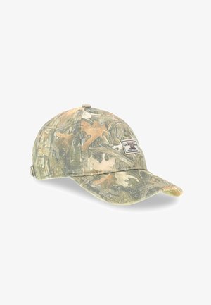 Casquette de baseball avec motif camouflage vert et marron et un patch logo Guess Jeans rectangulaire à l'avant.