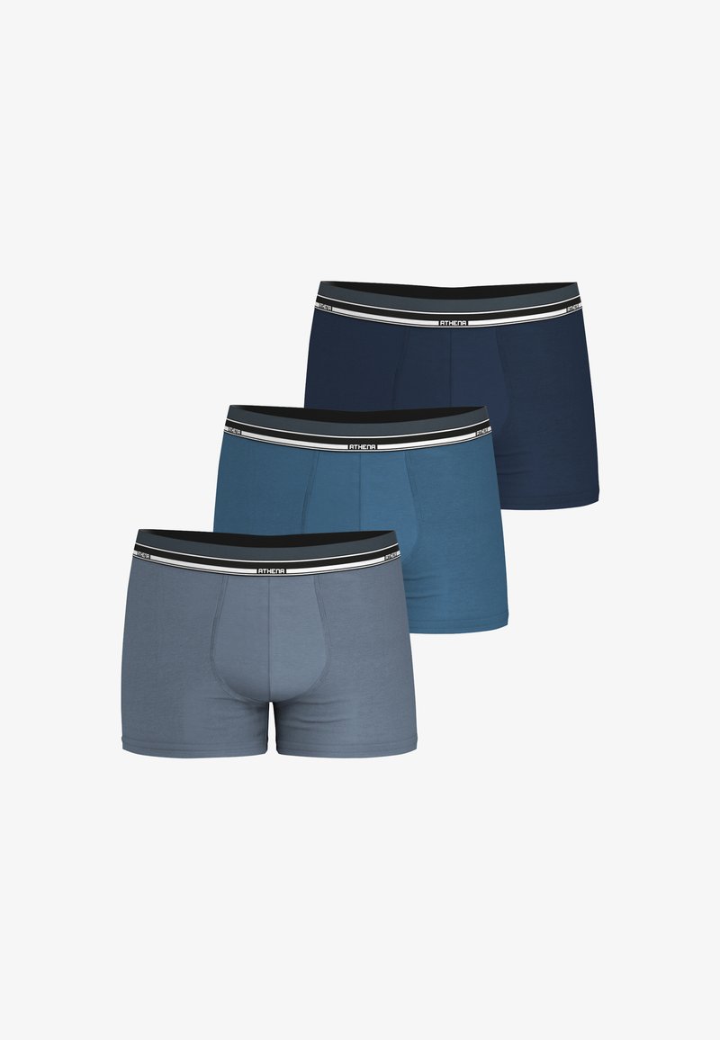 Trois paires de boxers pour hommes en bleu, marine et gris. Chacune dispose d'une ceinture noire avec le nom de la marque et d'un ajustement serré.