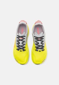 Altra MONT BLANC CARBON - Běžecké boty do terénu - gray/lime