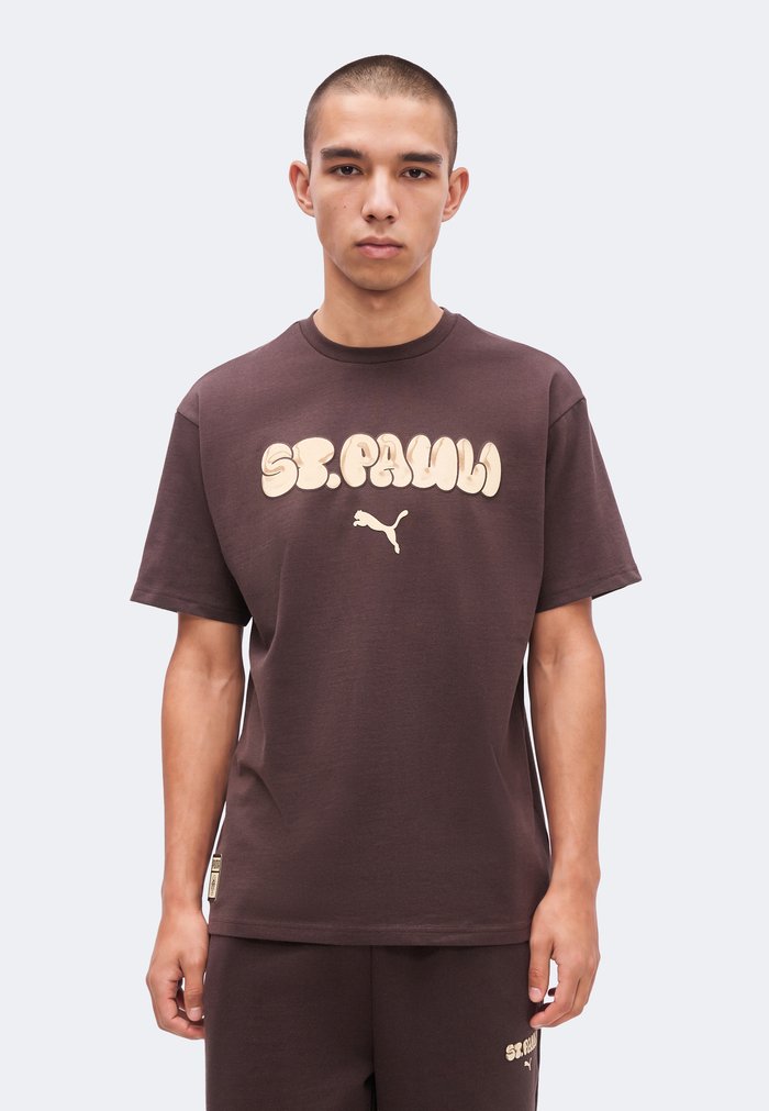 PUMA FC ST PAULI GRAPHIC TEE - Club wear - chocolate brown/beige