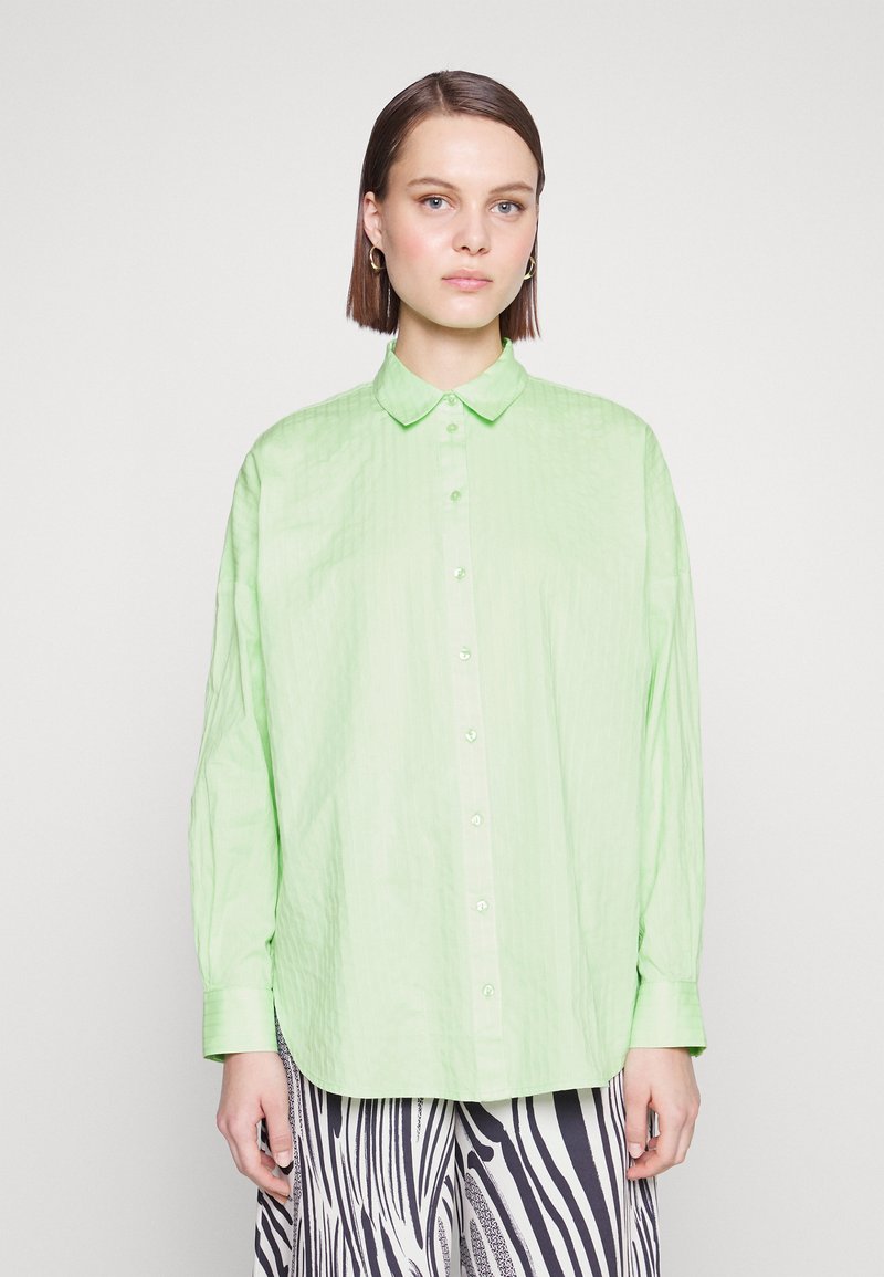 Zwarte SELECTED FEMME Blouses SLFMYLINE LS FLUFFY CROPPED SHIRT