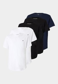 Fünf schlichte T-Shirts mit kurzen Ärmeln in Weiß, Schwarz und Navy, überlappend angeordnet mit kleinem Logo auf der Brust.