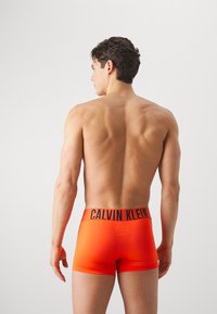 Calvin Klein Underwear TRUNK INTENSE POWER 3 PACK - Boxerbriefs - dazzling blue/grеy sky/cherry kiss