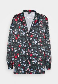 Camicia nera a maniche lunghe con colletto, caratterizzata da motivi floreali rossi e blu su un tessuto liscio. Chiusura frontale con bottoni e maniche leggermente a sbuffo.