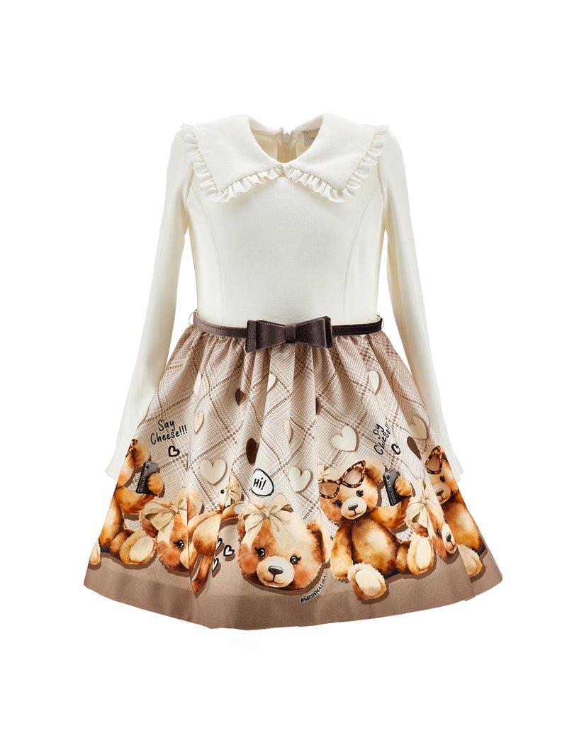 Robe à manches longues avec un haut blanc et une jupe beige à motifs de nounours, ornée d'un col volanté, d'un nœud marron et de motifs en forme de cœur.