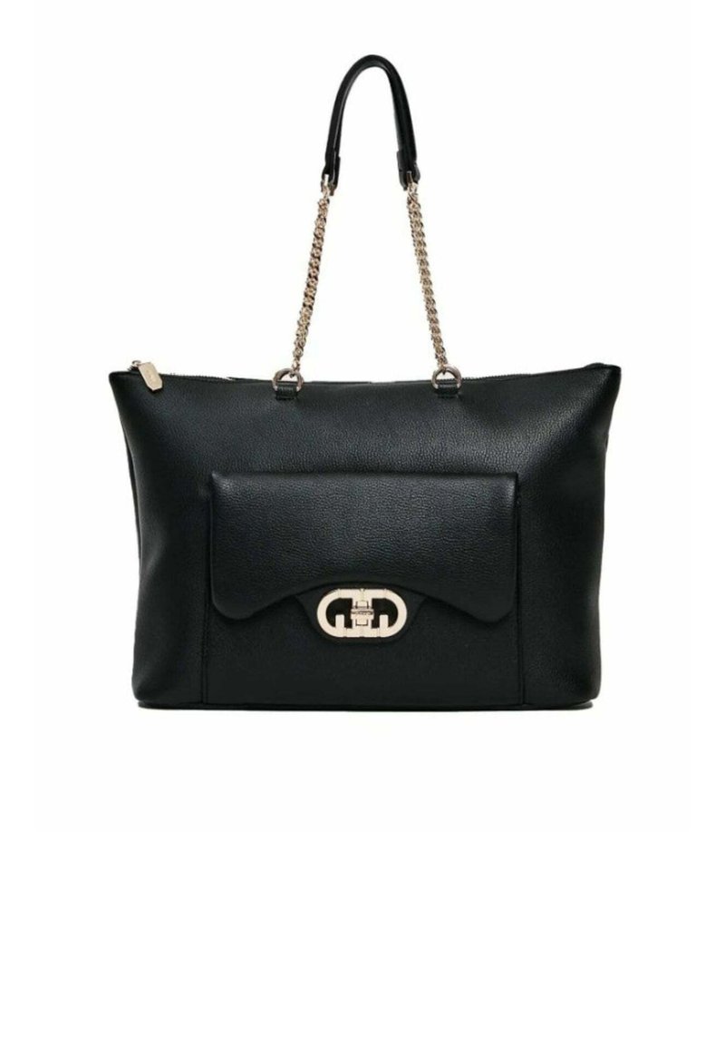 Borsa a mano in pelle nera con texture liscia, forma strutturata, manico a catena e chiusura in metallo dorato su una tasca a pattina. Design ampio e versatile.