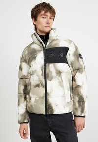 Calvin Klein CRINKLE JACKET - Zimní bunda - camo