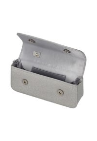 Silberner glitzernder Clutch mit rechteckiger Form, ausgestattet mit einem glatten Innenraum und Druckknopf-Verschluss. Geöffnet und zeigt das Innenfach.