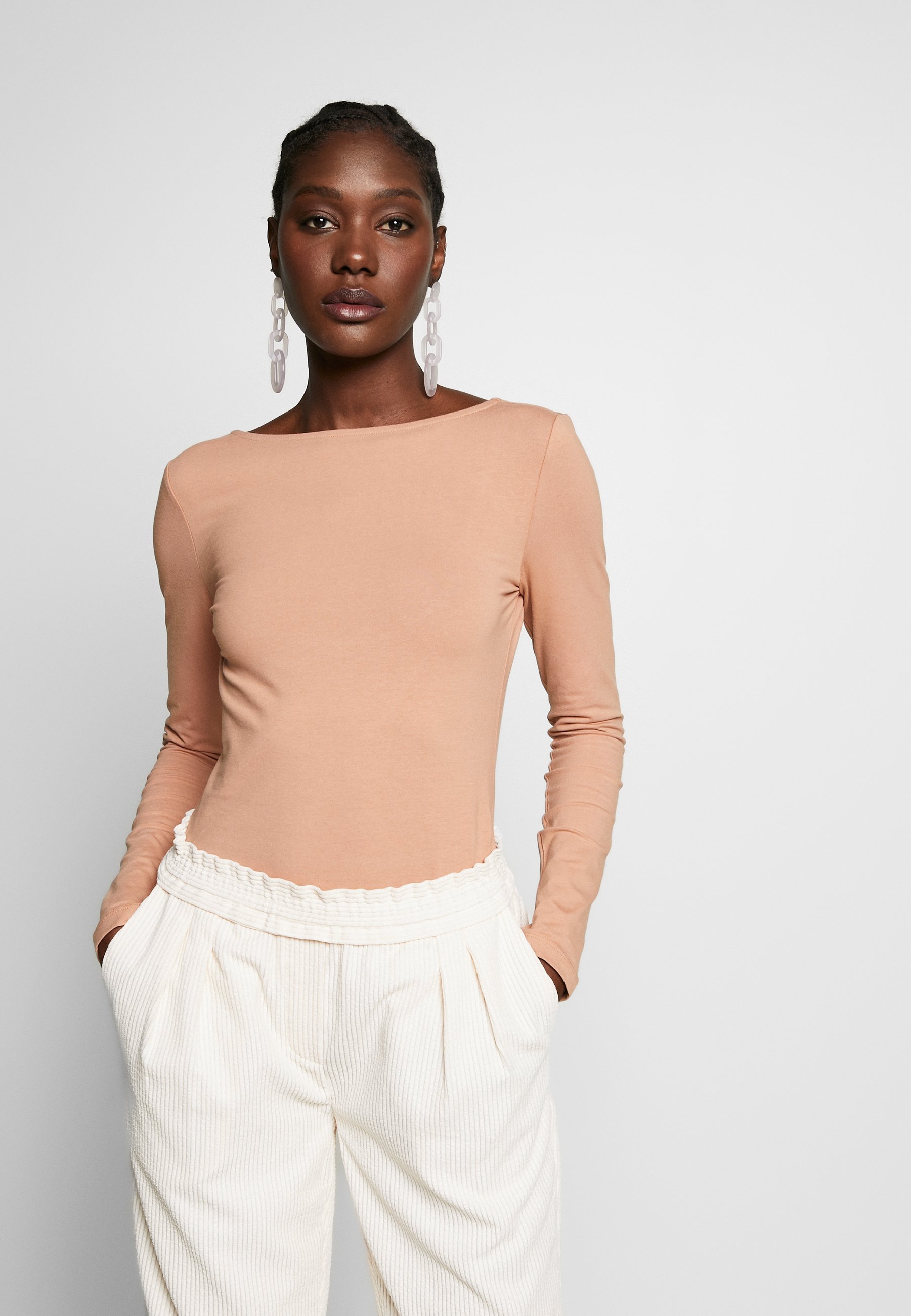 Zign LONG SLEEVE WITH SCOOP BACK Topper langermet camel Zign LONGSLEEVE - Topper langermet - cloud dancer