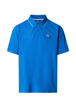 Polo a maniche corte blu con abbottonatura a due bottoni, bordo bianco sul colletto e piccolo logo circolare sul petto sinistro.