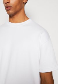 Lindbergh OVERSIZED - Basic póló - white
