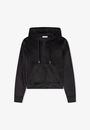 Czarna krótka bluza z kapturem wykonana z miękkiego materiału, z zamkiem z przodu, sznurkami do ściągania i dwiema przednimi kieszeniami. Prosty design z elastycznymi mankietami.