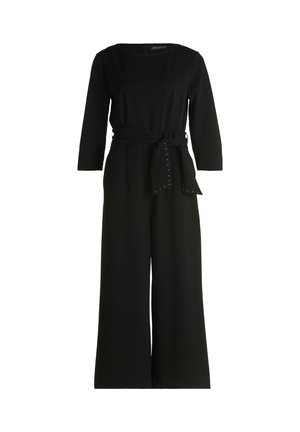 Zwarte jumpsuit met een ronde halslijn, driekwart mouwen, een taille met riem, een wijd uitlopende broek en decoratieve studs op de riem.