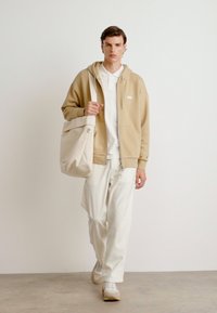 HUGO NARDIMEZ - Sweat zippé - medium beige