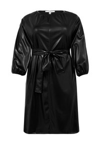 Schwarzes, synthetisches Lederkleid mit rundem Ausschnitt, elastischen Puffärmeln und einem gebundenen Taillengürtel. Glatte Textur mit glänzendem Finish.