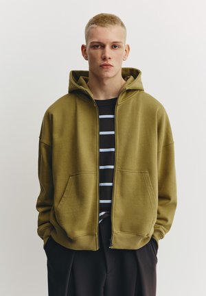 BOXY WITH ZIP  - Pulover s kapuco - camel