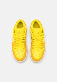 Jordan AIR JORDAN 1 - Sapatilhas - yellow strike/pollen/white