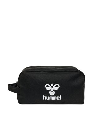 Zwarte rechthoekige toilettas met zijhandvat, witte rits en wit Hummel-logo met een gestileerde bij aan de voorkant.
