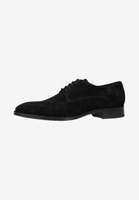 Zwarte suede oxford schoen met een soepele textuur, ronde neus en vetersluiting. Heeft een lage hak en minimale stikseldetails.