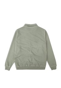 Sudadera verde con cuello, mangas largas, puños y dobladillo acanalados, textura de algodón suave y un diseño simple, sin adornos.