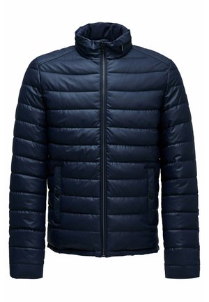 Mornarska puf jakna z visokim ovratnikom, ki ima vodoravne prešite sekcije, sprednji zadrgo in dva stranska žepa z zaponkami.