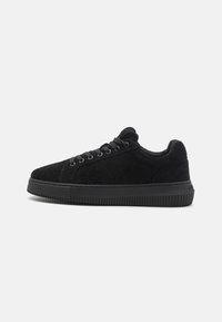Calvin Klein Jeans CHUNKY CUPSOLE - Tossud - triple black