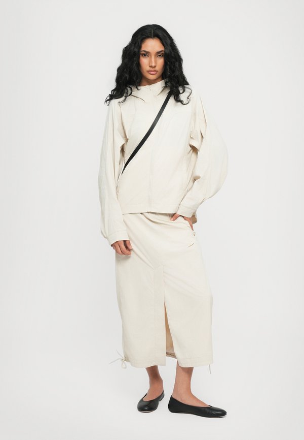 TRACK JACKET - Summer jacket - sand3