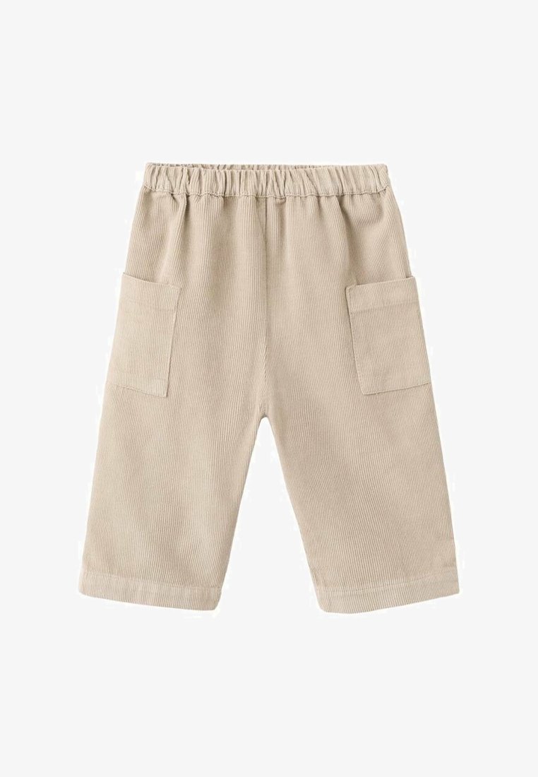 Pantalon en velours côtelé beige avec une taille élastique, doté de deux grandes poches latérales et d'une coupe droite. Texture lisse avec un motif côtelé.