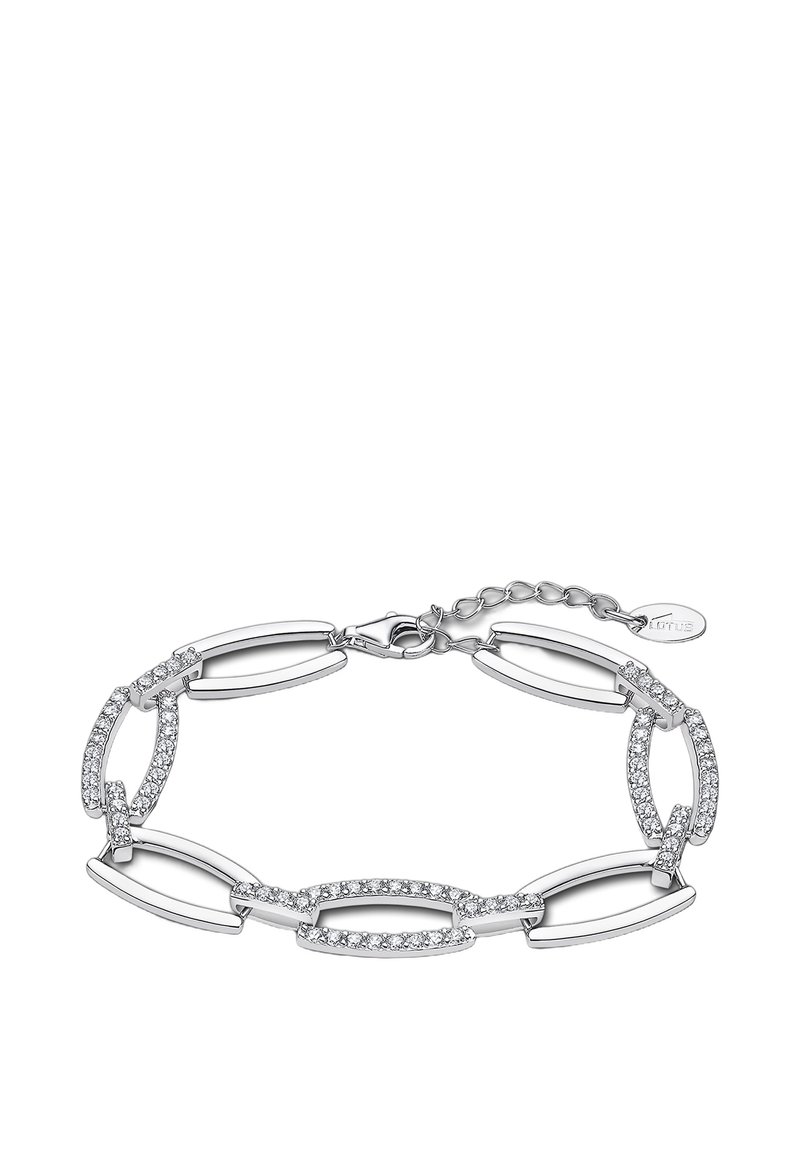 Bracelet en argent présentant des maillons ovales et allongés, avec des accents de pierres précieuses transparentes intégrées dans certains maillons, terminé par un fermoir.